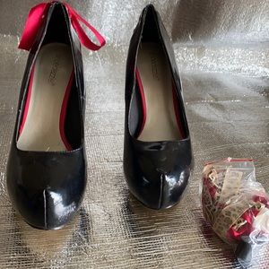 Black high heel pumps.